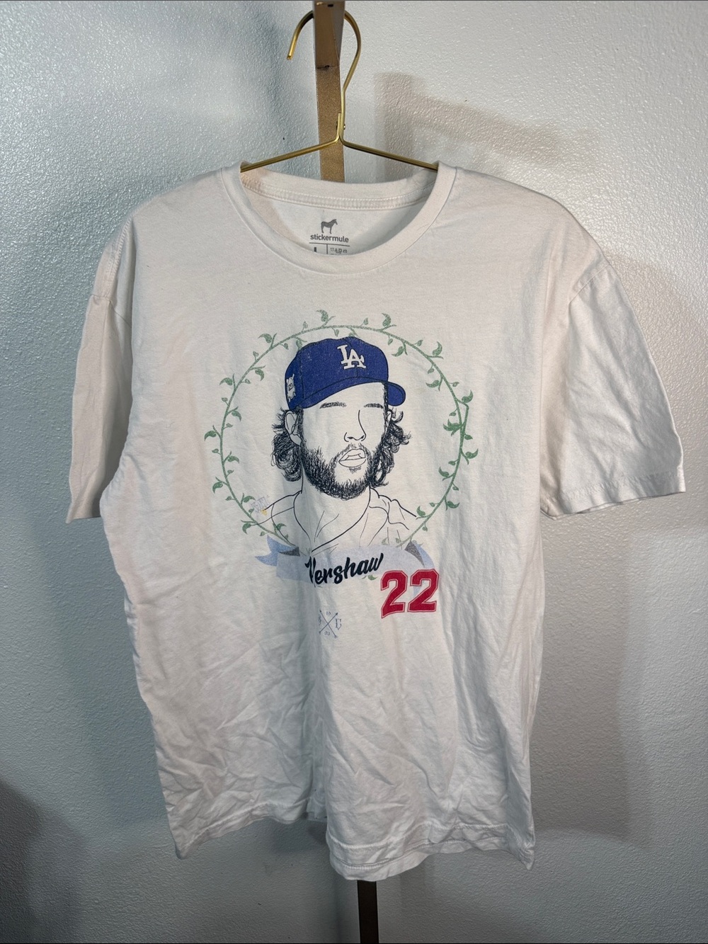 DOGERS KERSHAW White Graphic Crewneck T-SHIRT- size LARGE